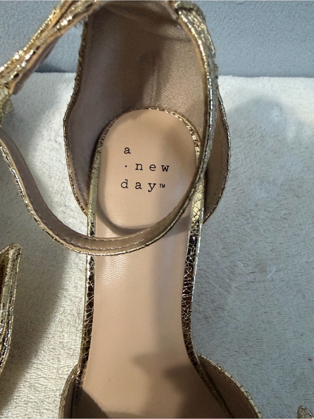 A New Day Grace Bow Heels s6.5 Women’s Gold Color - Picture 7 of 9